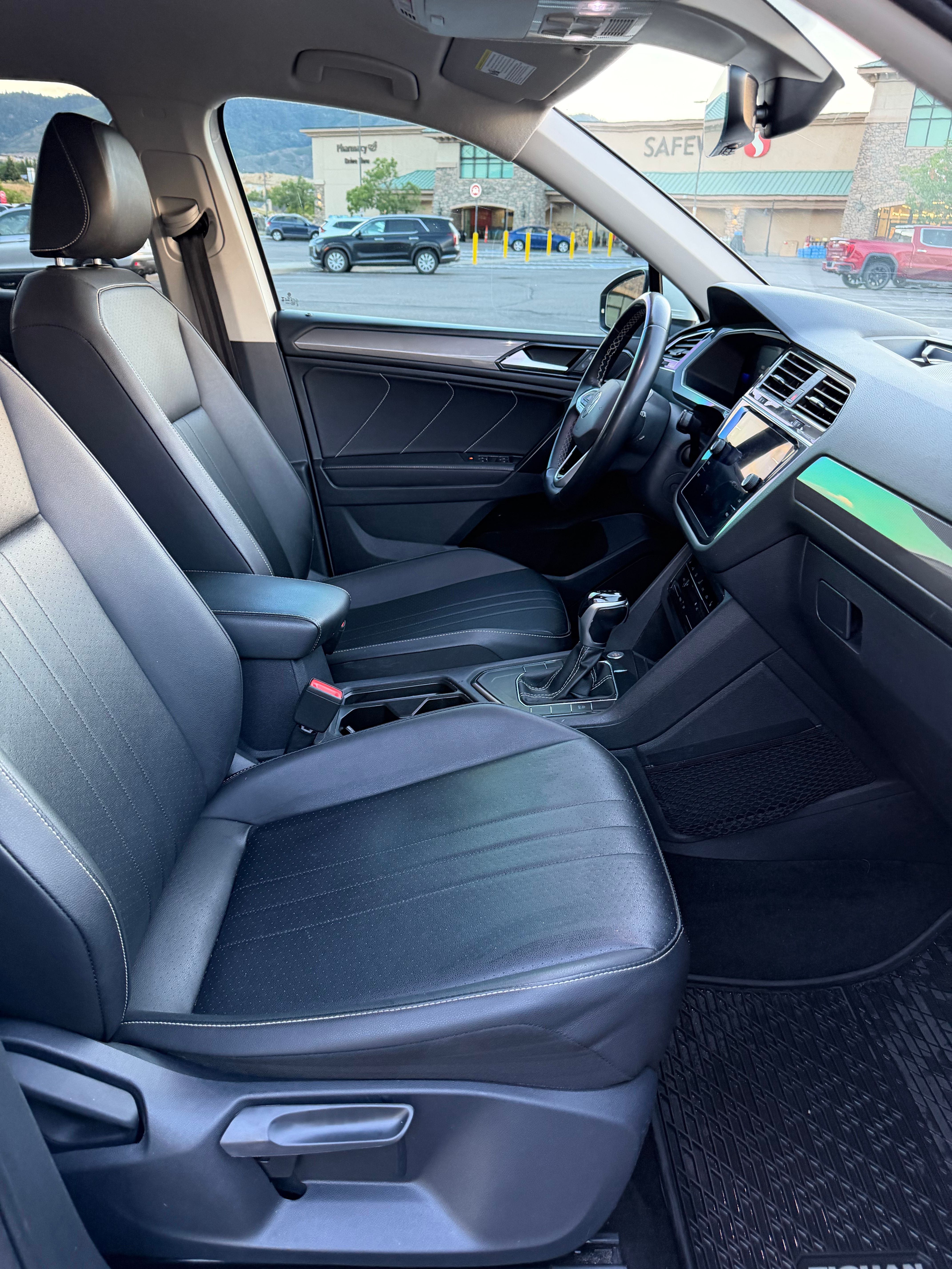 Used 2023 Volkswagen Tiguan SE FWD image 14
