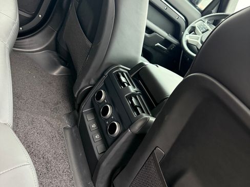 Used 2025 Land Rover Defender 110 X-Dynamic SE image 9