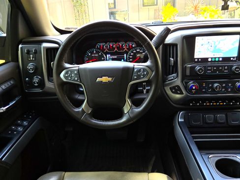 Used 2018 Chevrolet Silverado 1500 LTZ Z71 image 2