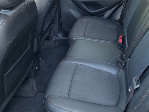 Used 2022 Chevrolet Trax LT w/ Driver Confidence Package image 9