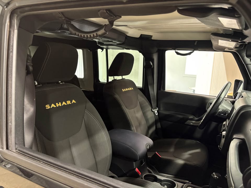 Used 2015 Jeep Wrangler Unlimited Sahara w/ Connectivity Group AWD/4WD image 13