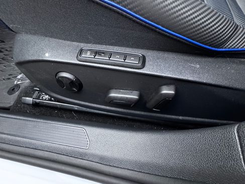 Used 2024 Volkswagen Golf R image 24