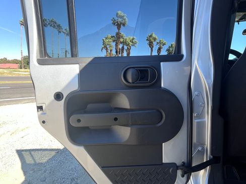 Used 2009 Jeep Wrangler Unlimited X image 11