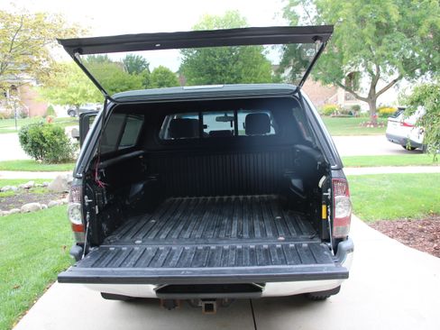 Used 2013 Toyota Tacoma 4x4 Double Cab w/ SR5 Pkg image 9