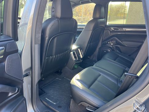 Used 2014 Porsche Cayenne Turbo S image 4