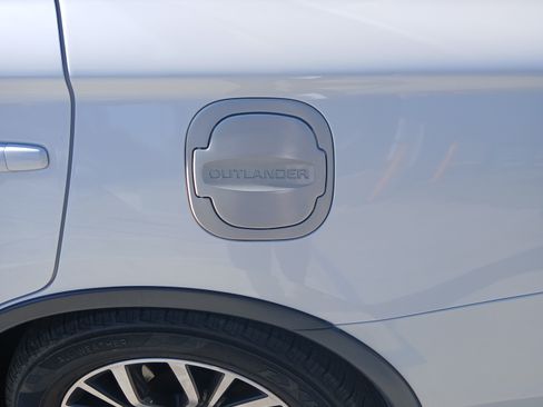 Used 2016 Mitsubishi Outlander SEL image 9