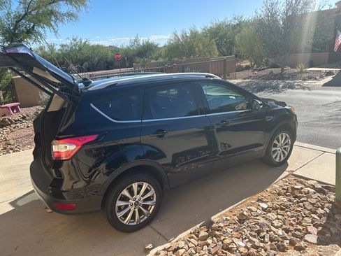 Used 2018 Ford Escape Titanium FWD image 4