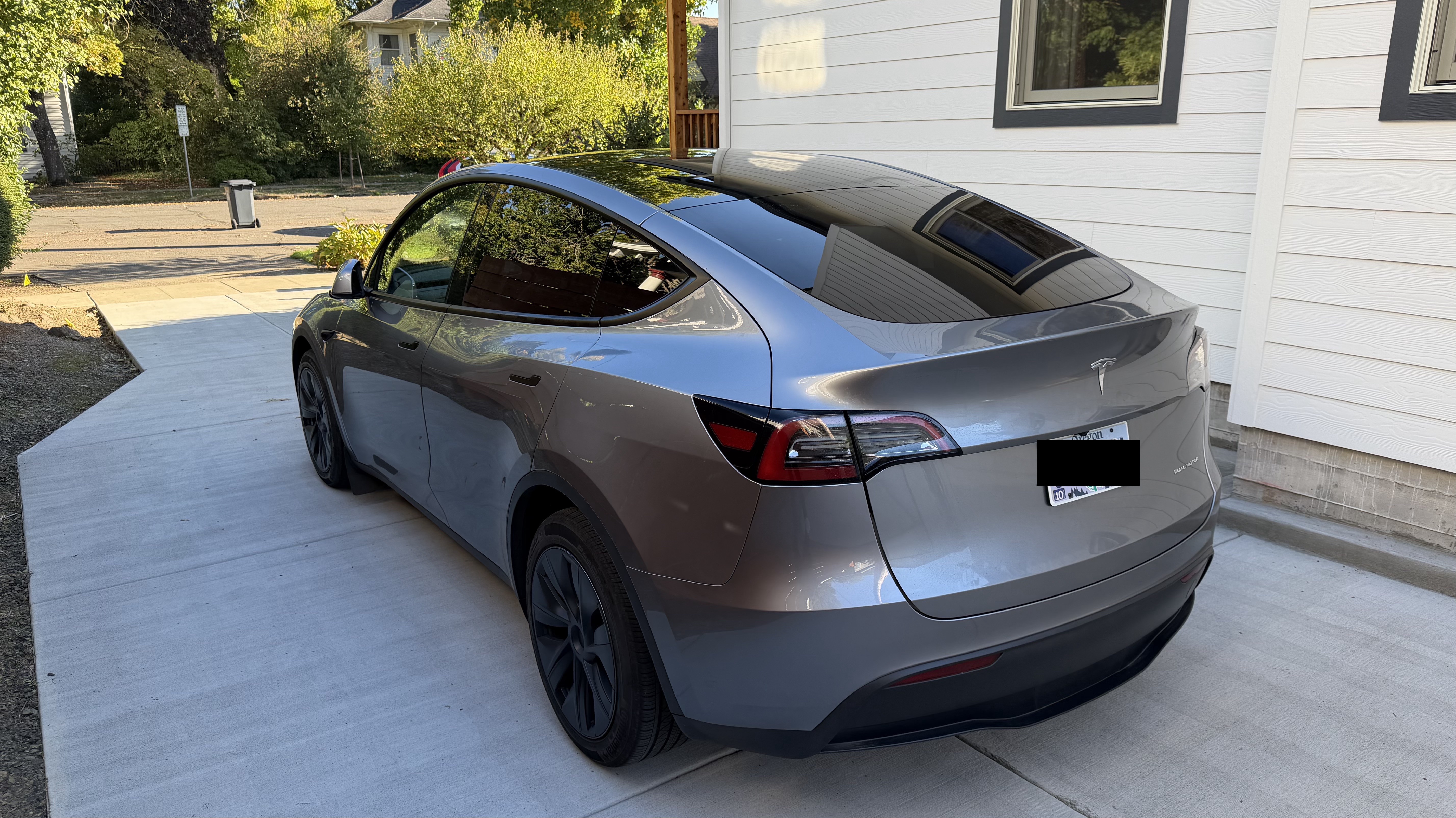Used 2025 Tesla Model Y Long Range AWD/4WD image 6