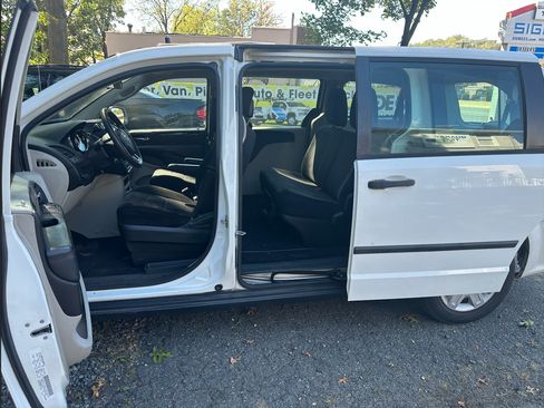 Used 2013 Dodge Grand Caravan American Value Package image 6