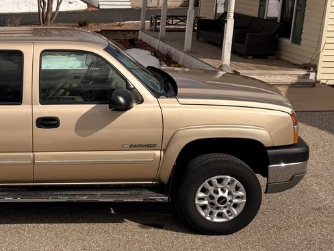 Used 2005 Chevrolet Silverado 2500 LS image 10
