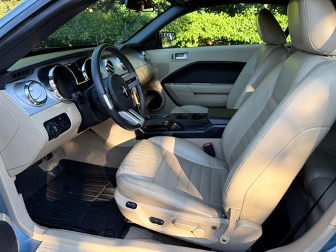 Used 2005 Ford Mustang GT Premium RWD image 29