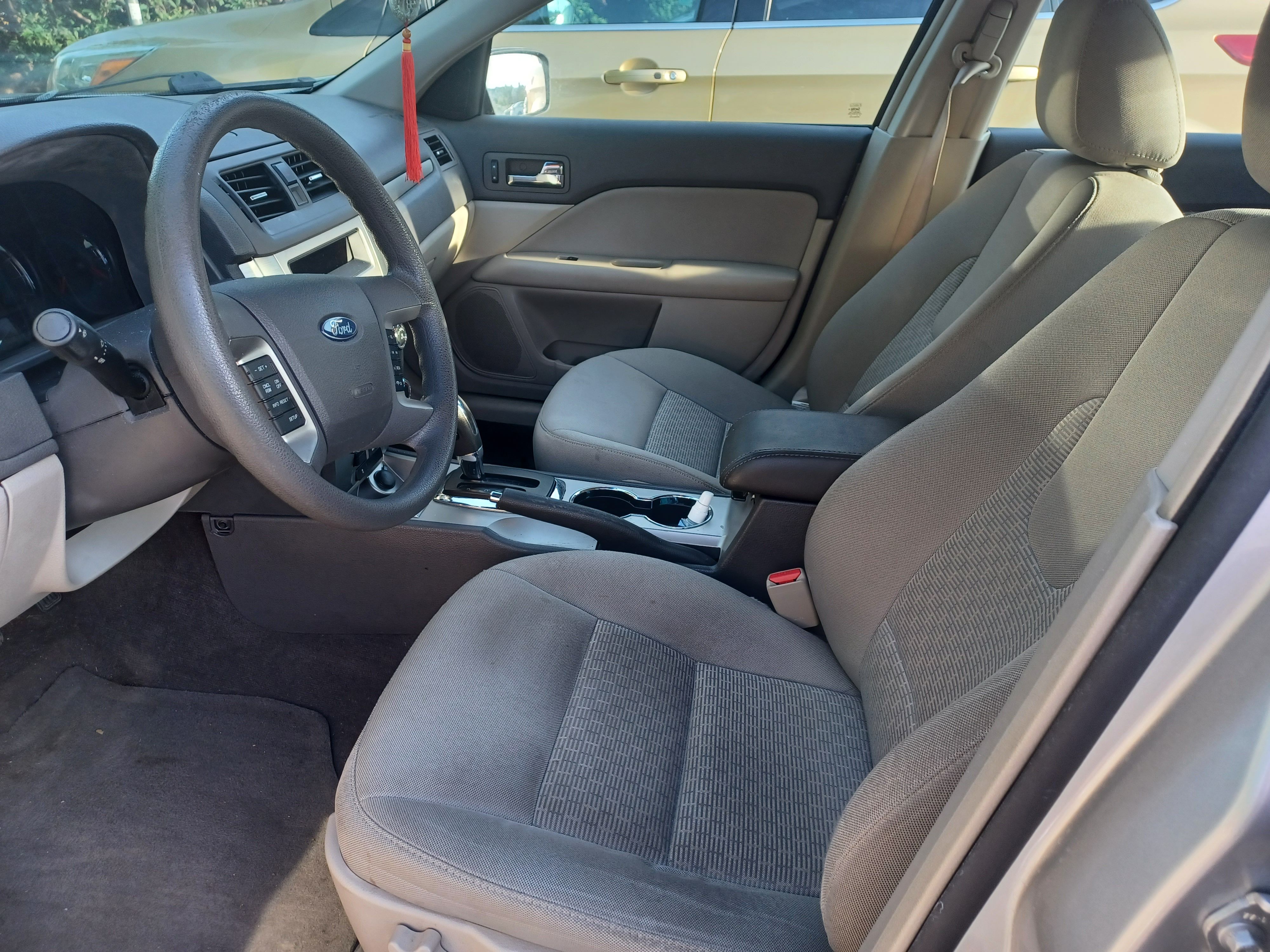 Used 2010 Ford Fusion SE FWD image 6