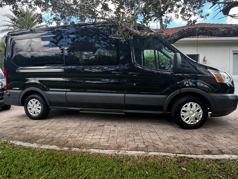 Used 2017 Ford Transit 350 XLT image 2