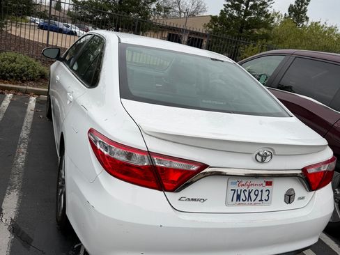 Used 2017 Toyota Camry SE image 6