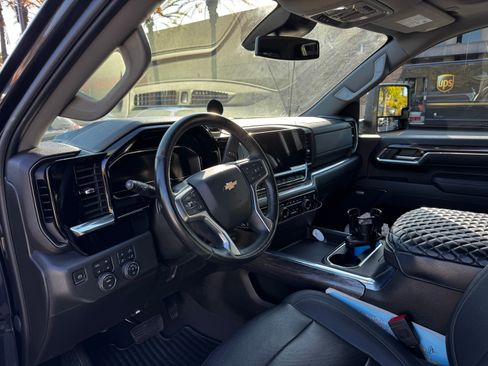 Used 2024 Chevrolet Silverado 2500 LTZ w/ LTZ Convenience Package image 6