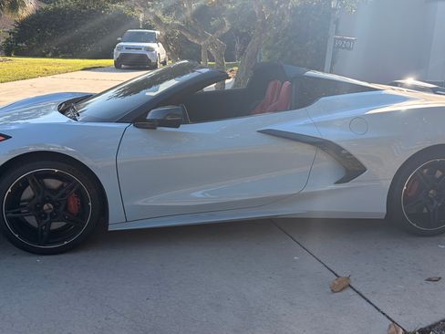 Used 2024 Chevrolet Corvette Stingray Convertible w/ Z51 Performance Package RWD image 9
