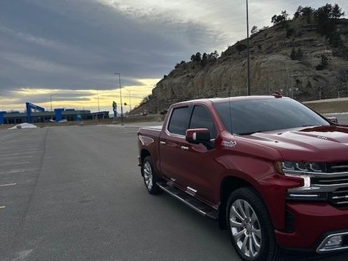 Used 2021 Chevrolet Silverado 1500 High Country w/ Technology Package image 12