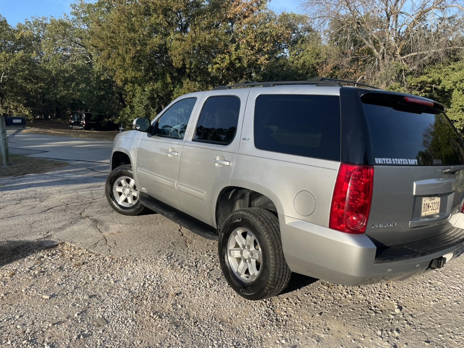 Used 2012 GMC Yukon SLT w/ SLT-2 Equipment Package AWD/4WD image 9