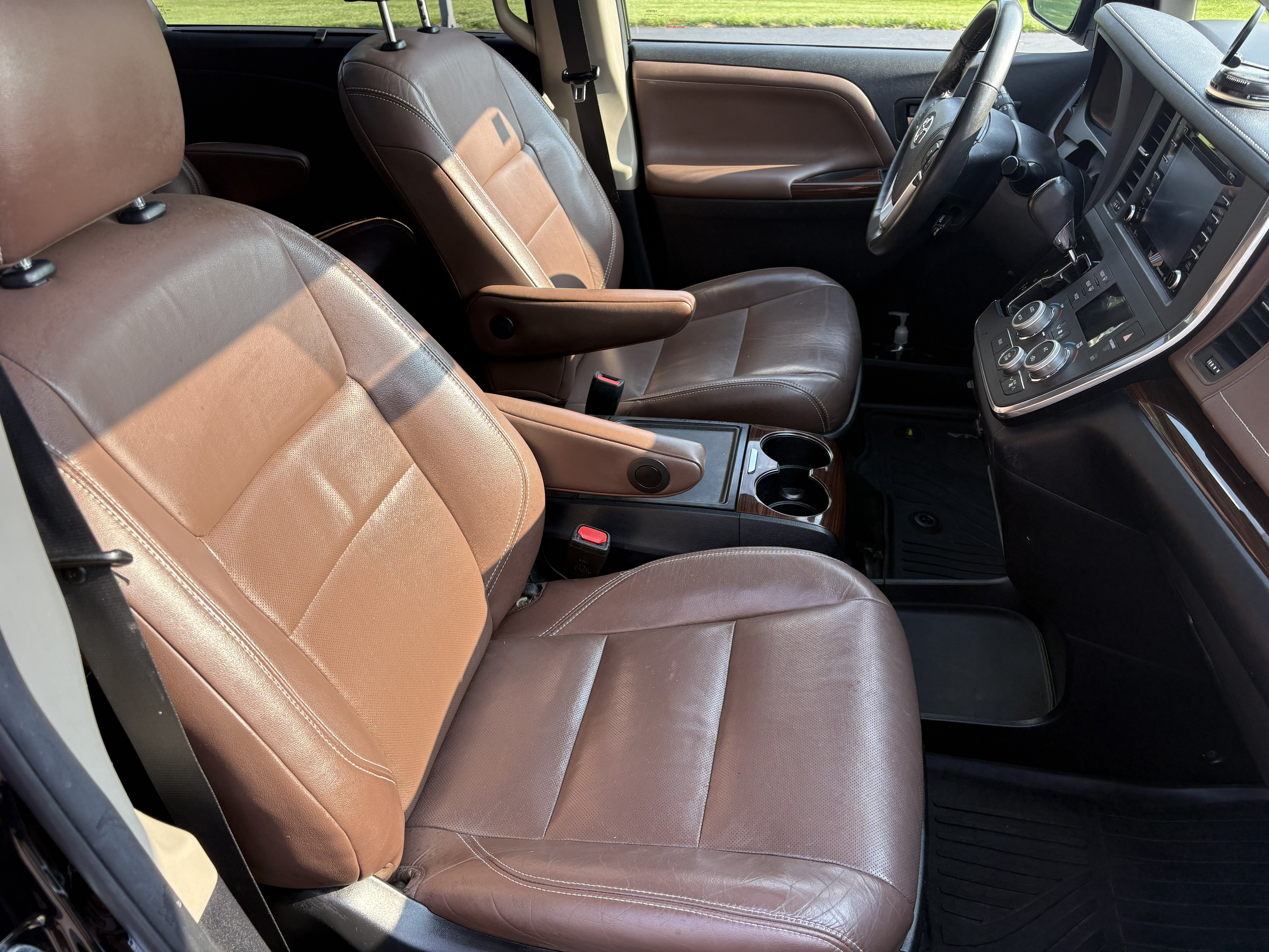 Used 2019 Toyota Sienna Limited AWD/4WD image 12