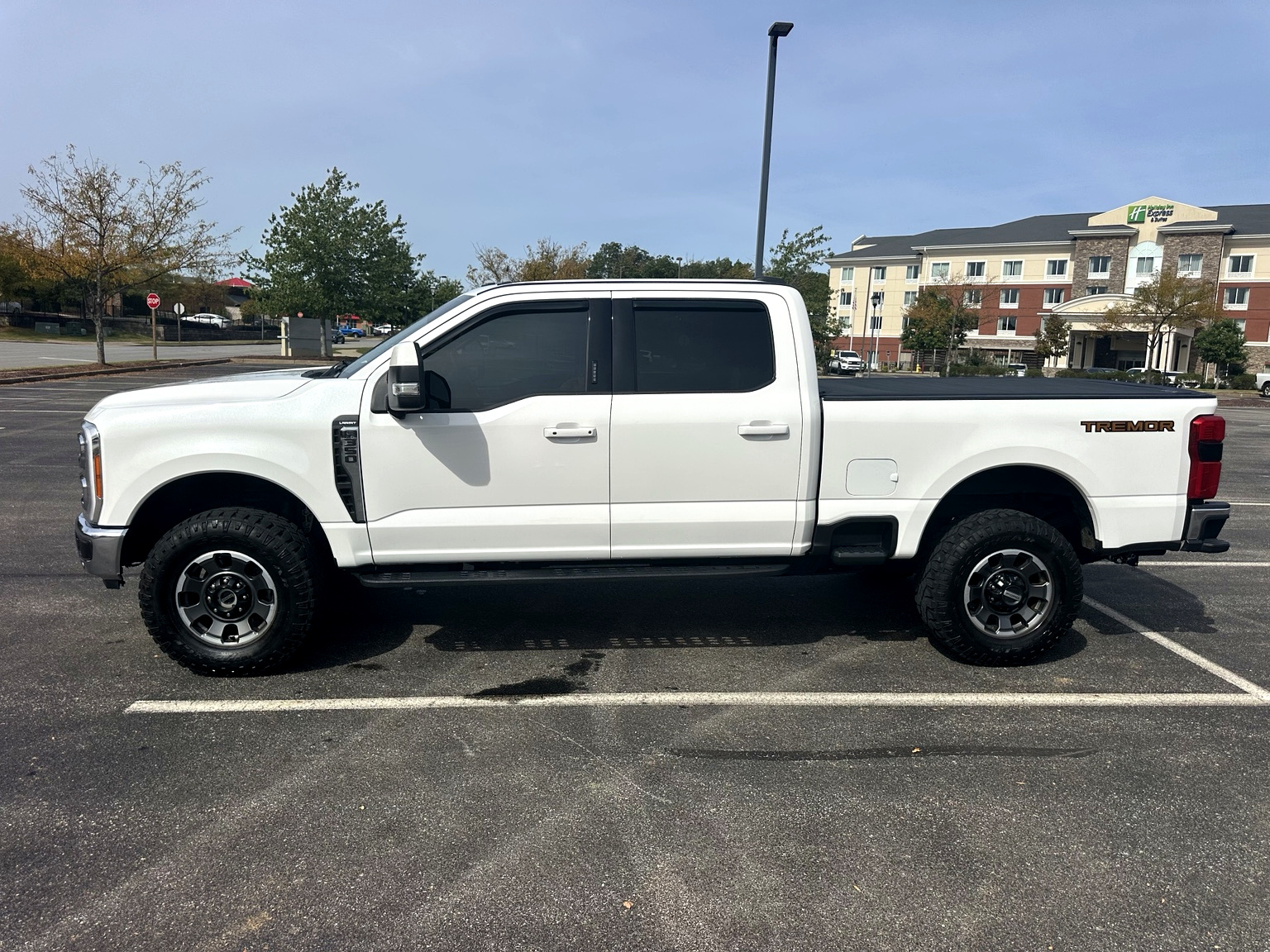 Used 2023 Ford F350 Lariat w/ Lariat Ultimate Package AWD/4WD image 9
