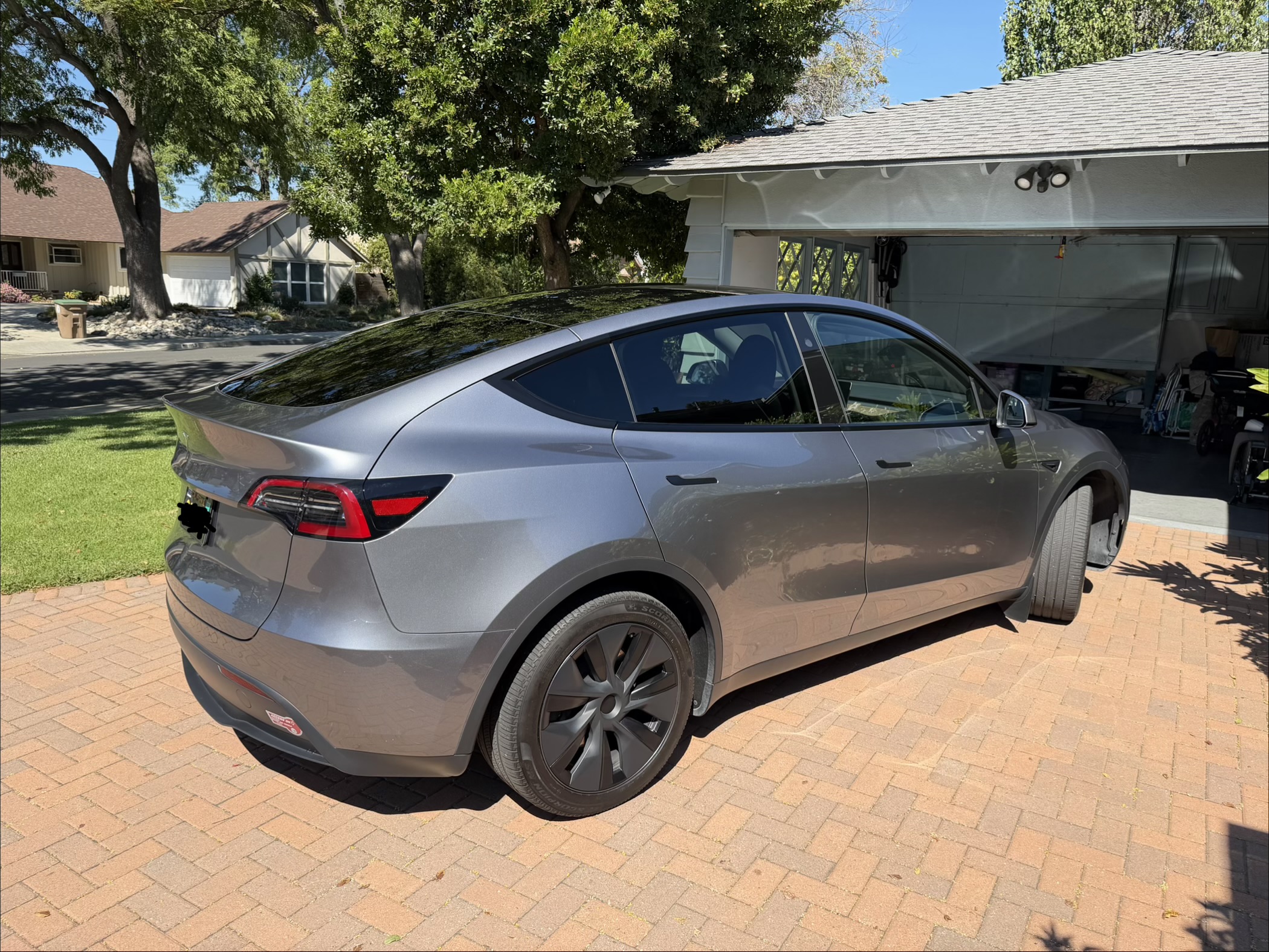 Used 2024 Tesla Model Y Long Range RWD image 9