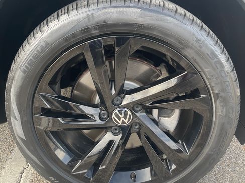 Used 2023 Volkswagen Tiguan SE R-Line image 13