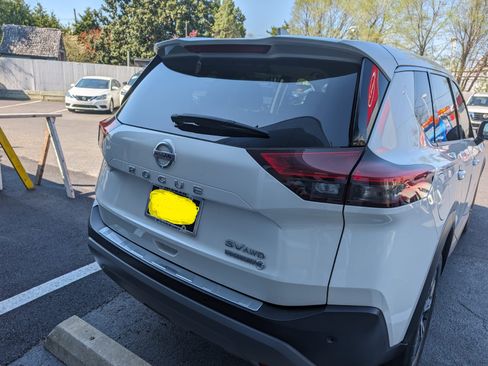 Used 2021 Nissan Rogue SV image 5