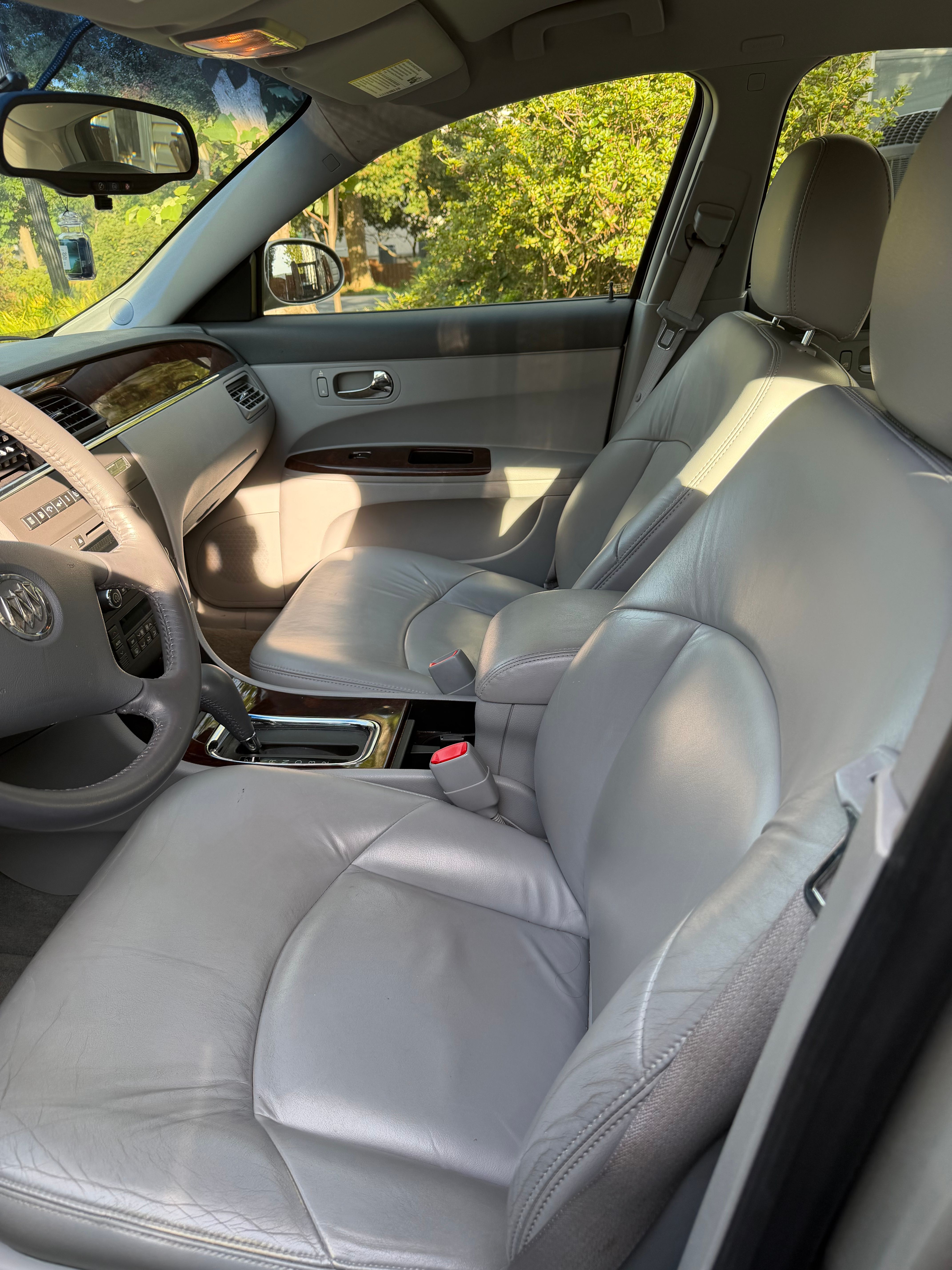 Used 2007 Buick LaCrosse CXL w/ Chromed Appearance Package FWD image 12