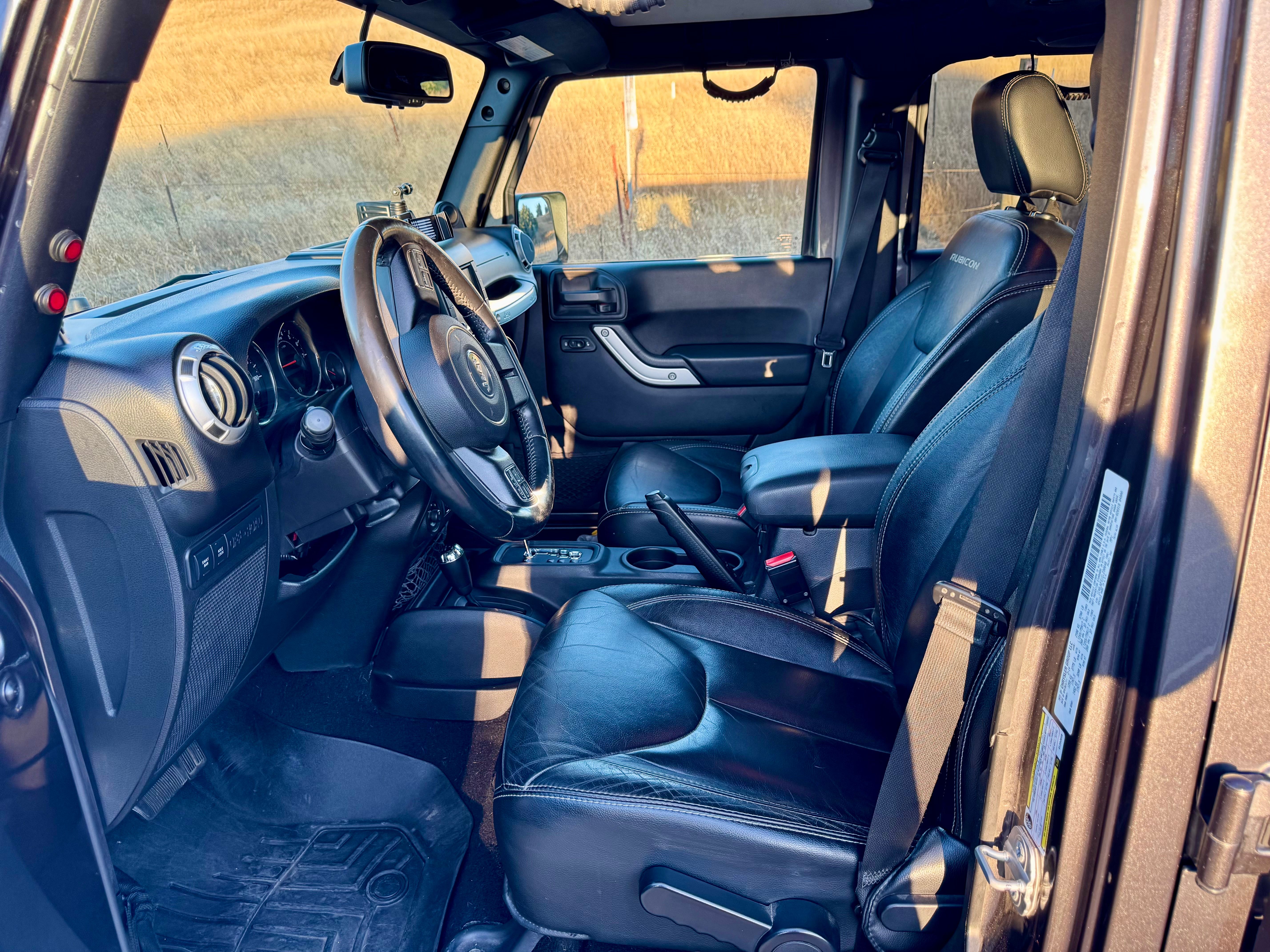 Used 2014 Jeep Wrangler Unlimited Rubicon w/ Connectivity Group AWD/4WD image 13