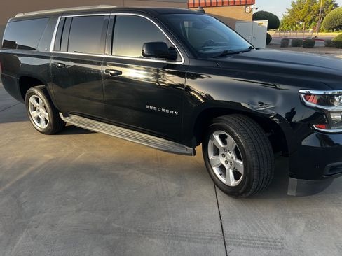 Used 2015 Chevrolet Suburban LT RWD image 1