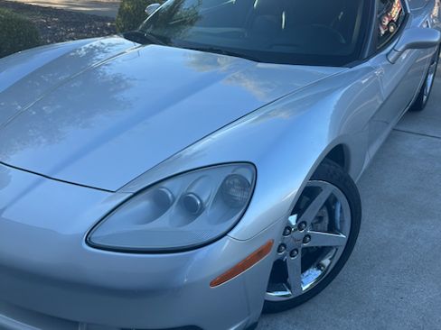 Used 2006 Chevrolet Corvette Coupe w/ Preferred Equipment Group RWD image 8