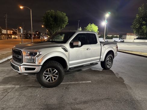 Used 2018 Ford F150 Raptor w/ Equipment Group 802A Luxury AWD/4WD image 2