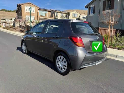 Used 2017 Toyota Yaris L w/ Carpet Mat Package FWD image 2