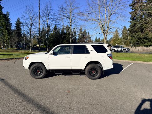 Used 2023 Toyota 4Runner TRD Off-Road Premium image 2