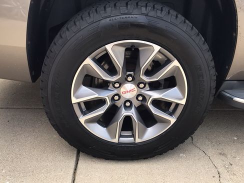 Used 2011 GMC Yukon XL Denali AWD/4WD image 1