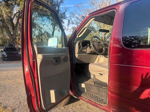 Used 2004 Ford E-350 and Econoline 350 XL image 11