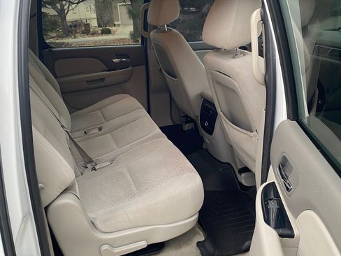 Used 2007 Chevrolet Suburban LT image 17