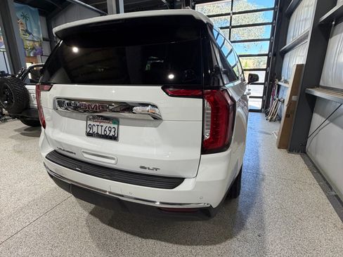 Used 2022 GMC Yukon XL SLT w/ SLT Premium Package AWD/4WD image 2