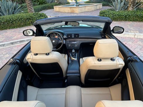 Used 2011 BMW 135i Convertible RWD image 10