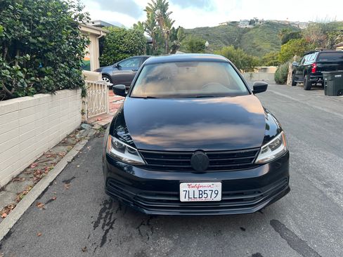 Used 2015 Volkswagen Jetta S image 2