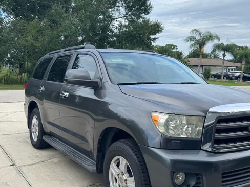 Used 2013 Toyota Sequoia SR5 RWD image 4