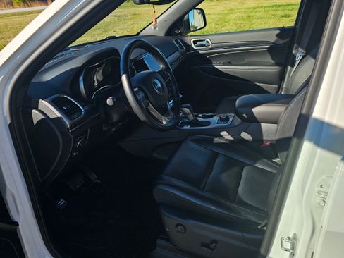 Used 2021 Jeep Grand Cherokee Limited w/ Sun & Sound Group image 9