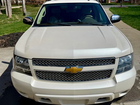 Used 2012 Chevrolet Suburban LTZ AWD/4WD image 4
