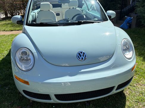 Used 2010 Volkswagen Beetle Final Edition image 10