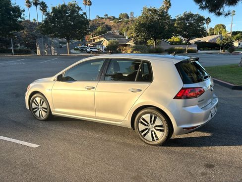 Used 2016 Volkswagen e-Golf SE w/ DC Fast Charging Package image 9