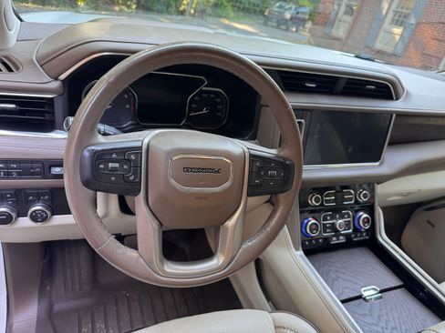 Used 2021 GMC Yukon XL Denali AWD/4WD image 9
