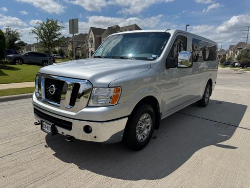 Used 2016 Nissan NV 3500 SL image 1