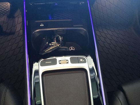 Used 2024 Mercedes-Benz GLB 250 250 4MATIC Sport Utility 4D image 18