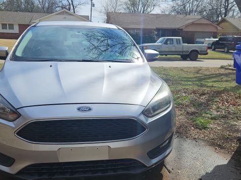 Used 2015 Ford Focus SE w/ Equipment Group 201A image 1