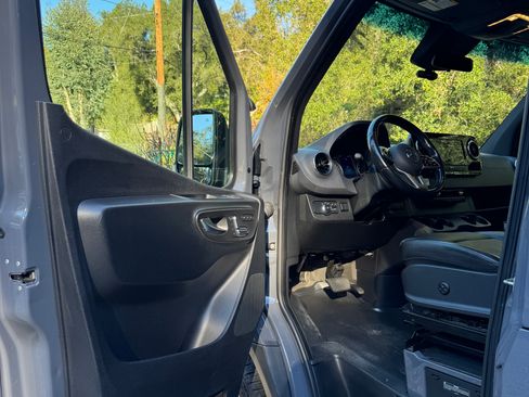 Used 2020 Mercedes-Benz Sprinter 2500 image 20